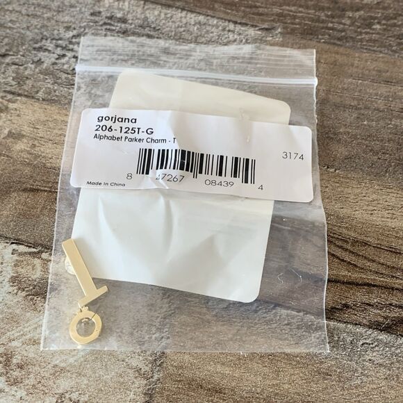 Gorjana 18K Gold Plated Alphabet Parker Charm Initial Letter "T” Large Clasp New - Picture 8 of 9